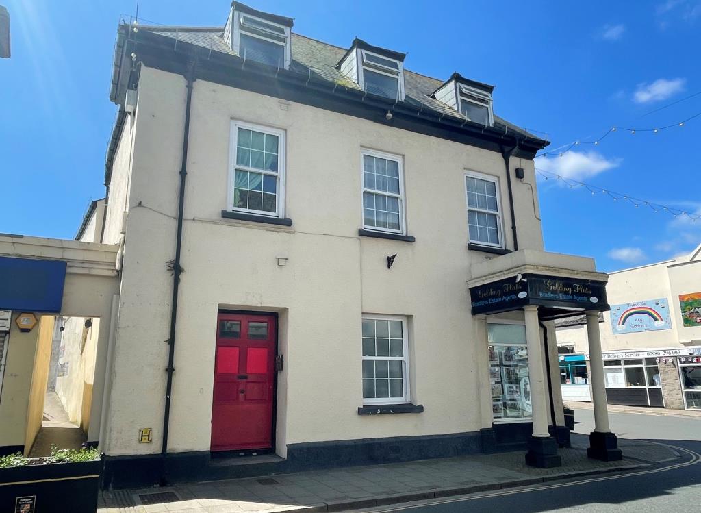 Lot: 86 - FREEHOLD INVESTMENT IN TOWN CENTRE LOCATION -